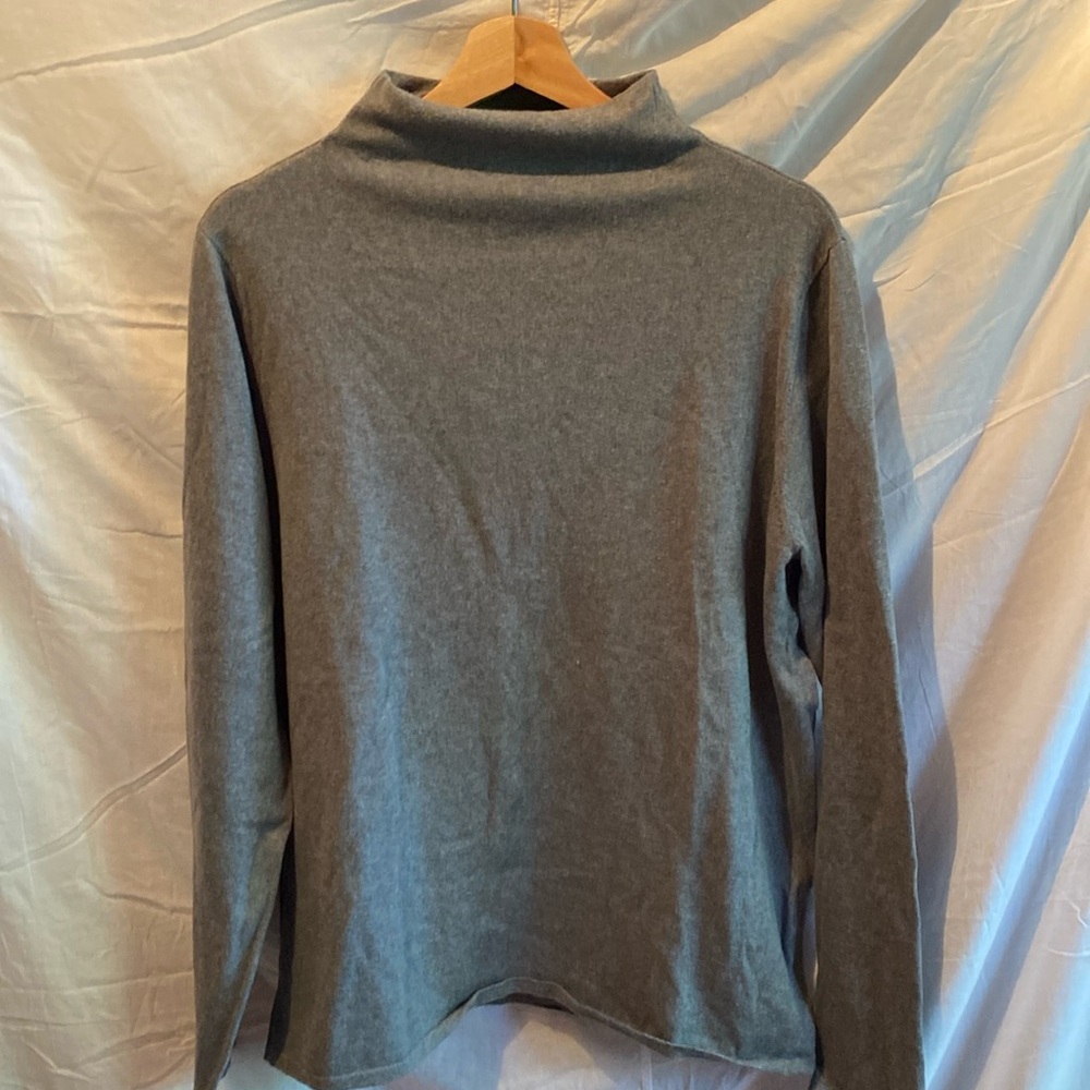 Stormtech mock neck light sweater
